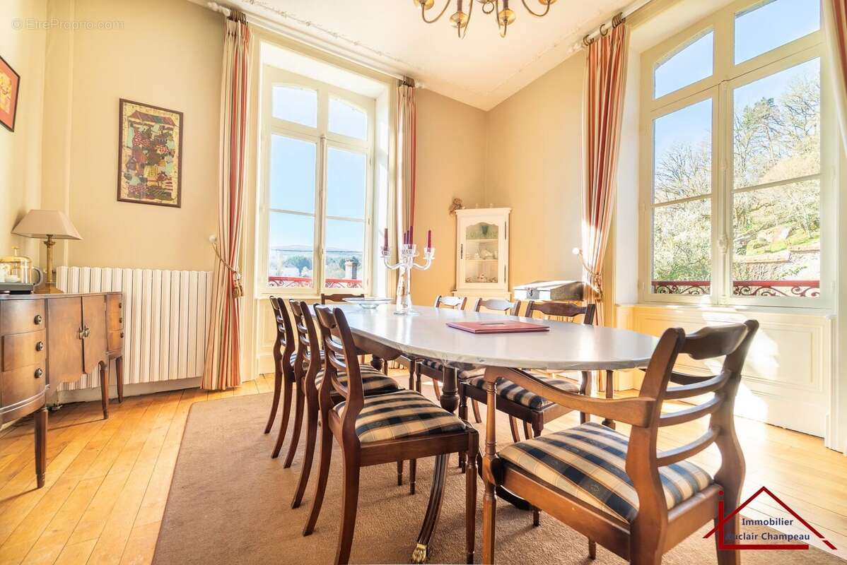 Maison à EYMOUTIERS