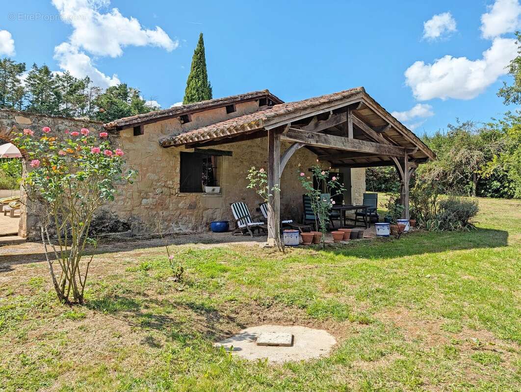 Maison en pierre de caractère avec deux chambres, piscine et maison d'amis - photo 16