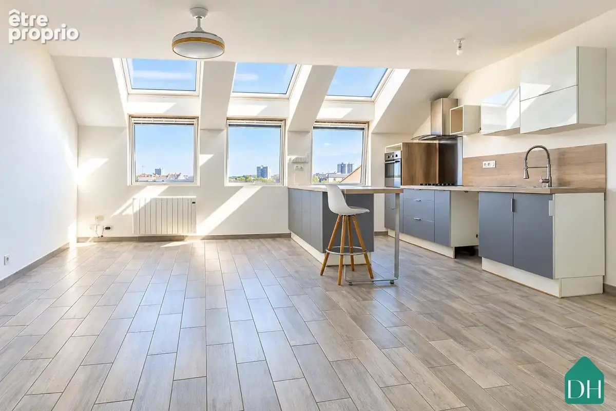 Appartement T3 de 72,25 m2   dernier étage avec ascenseur   Stationnement intérieur   Secteur de Lamoricière - photo 3