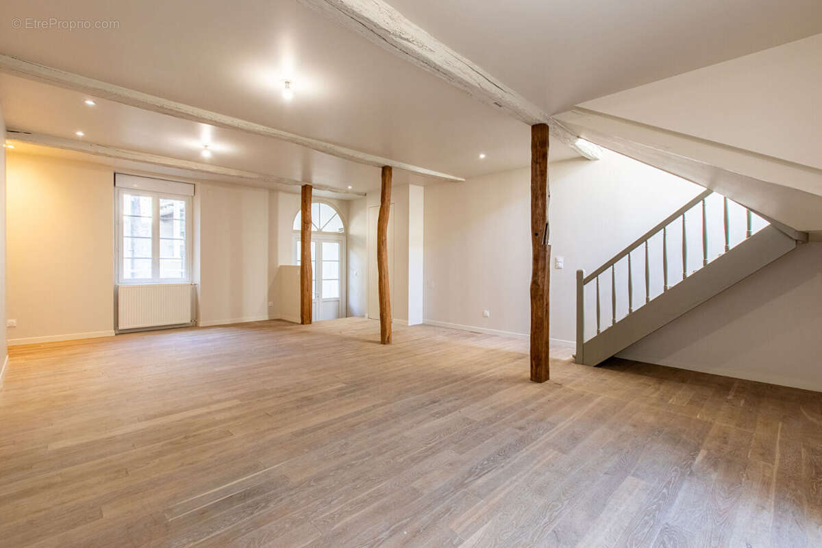 Rare en centre-ville ? maison rénovée avec terrasse intime - photo 2