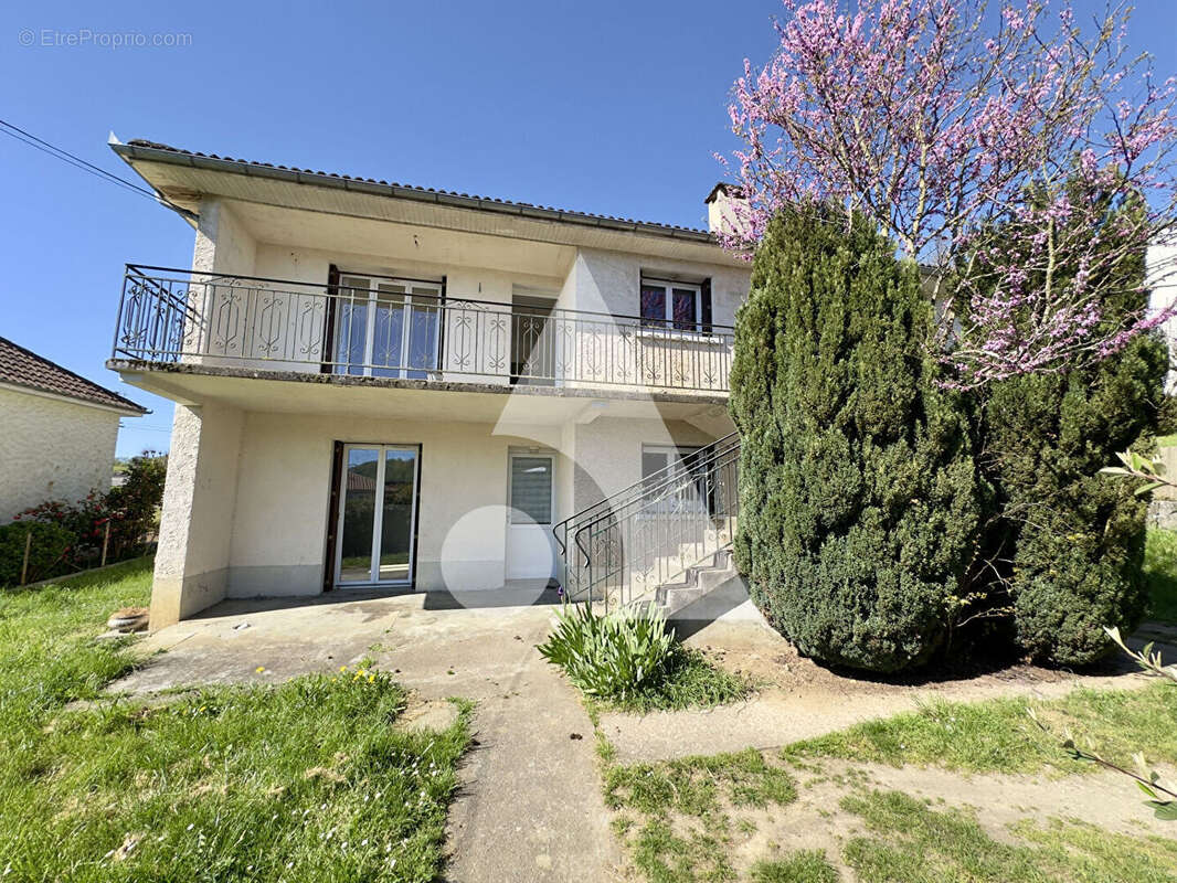 Maison à BAGNAC-SUR-CELE
