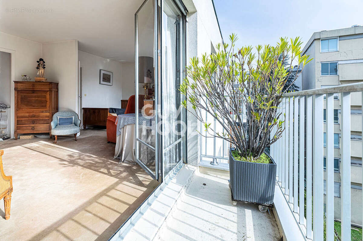 75015 GEORGE BRASSENS - 3 Pièces 2 Chambres 63M²  - Dernier étage - Balcon - photo 4