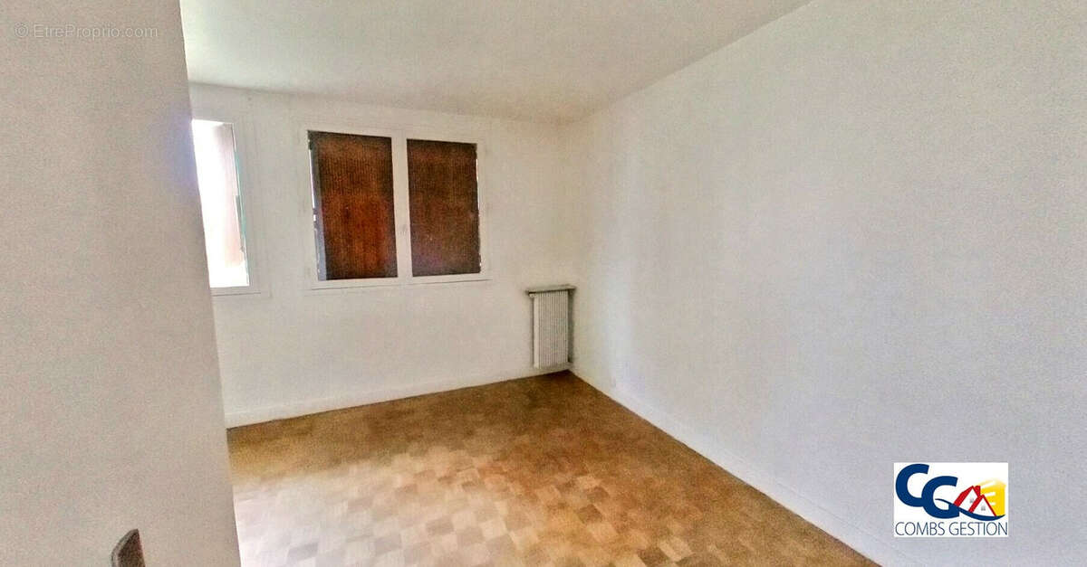 Appartement à COMBS-LA-VILLE