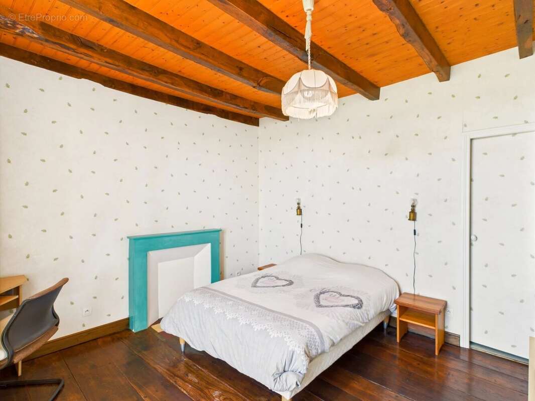 Maison à PIEGUT-PLUVIERS