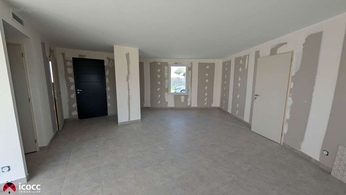 Maison 92 m² à Les Magnils-Reigniers  - photo 6