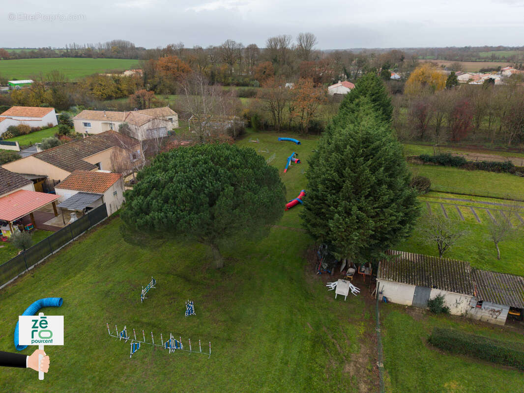 Terrain à MOUTIERS-SUR-LE-LAY