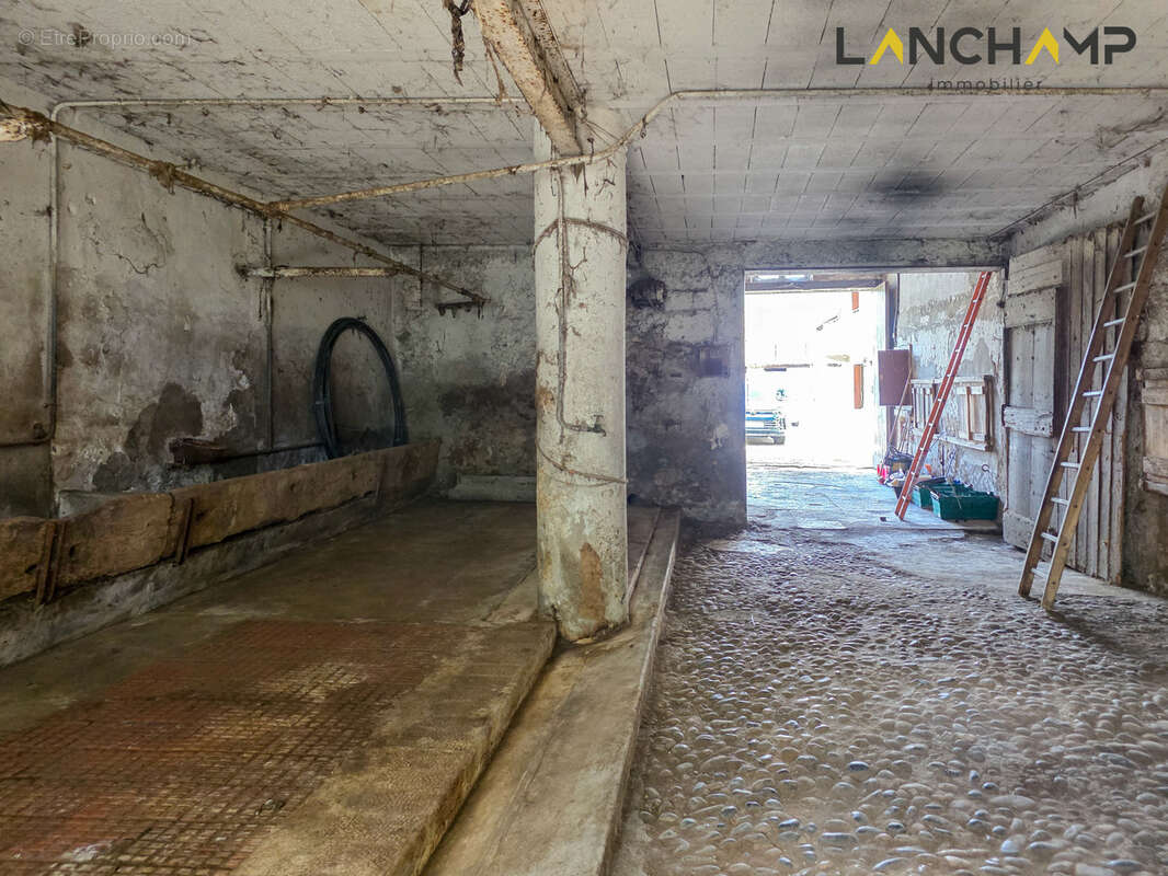 Maison de 134 m2 avec grange de 230 m2   Un potentiel exceptionnel - photo 13