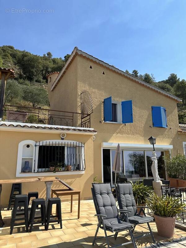 Maison à EZE