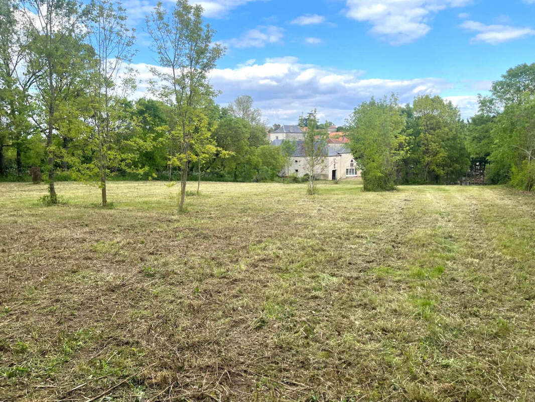OVERVIEW - Maison à TUSSON