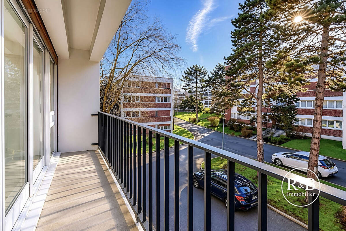 Appartement à LES CLAYES-SOUS-BOIS