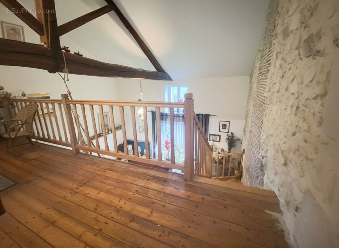 Maison à MANZAC-SUR-VERN