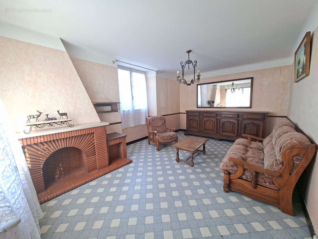 Grande maison de 130 m2 avec garage, dépendance et vastes abris sur jardin clos   Lagor (64170) - photo 4