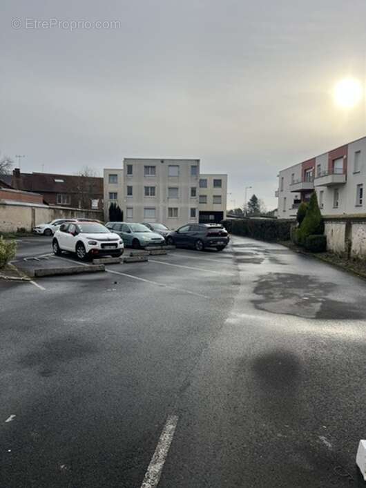 Commerce à CARVIN