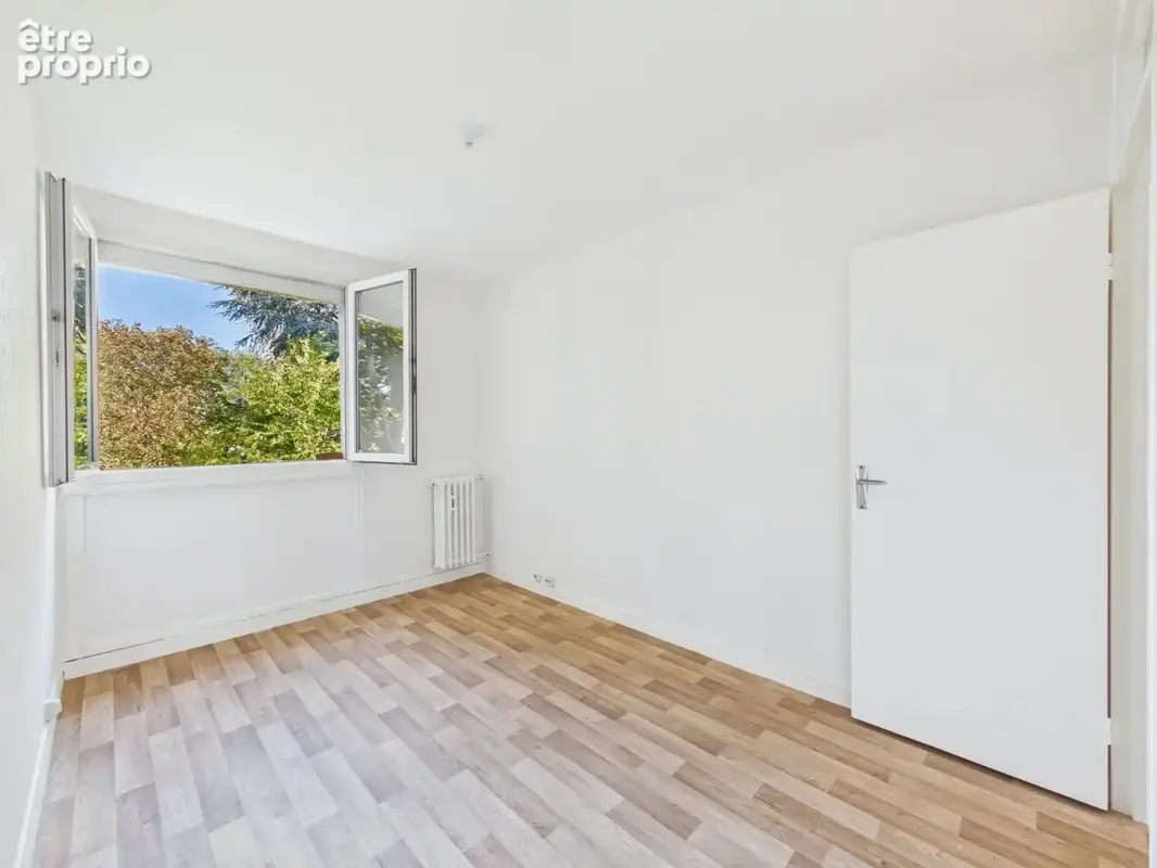 À VENDRE – Beau 2 pièces de 52,05 m² avec balcon, ascenseur, parking et cave - photo 6
