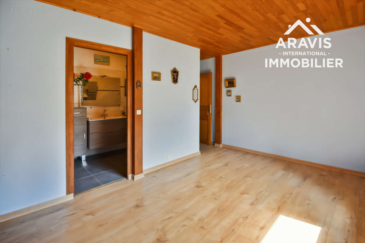 Chalet de caractère sur les hauteurs de Faverges - photo 9