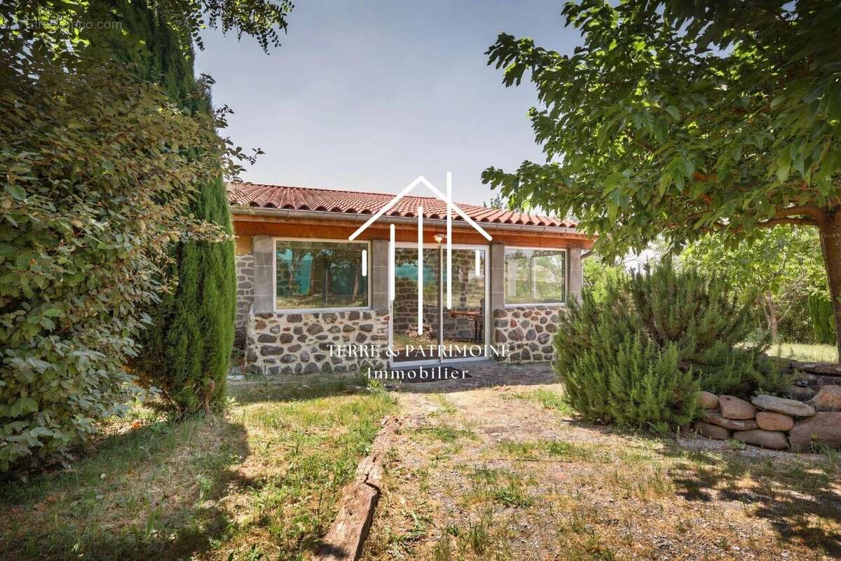 Maison à LUSSAS
