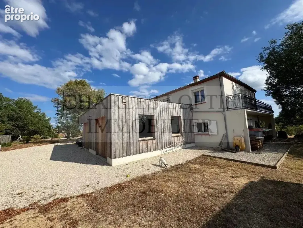 Belle maison familiale aux abords de Cahors sur terrain de 7500 m² - photo 16