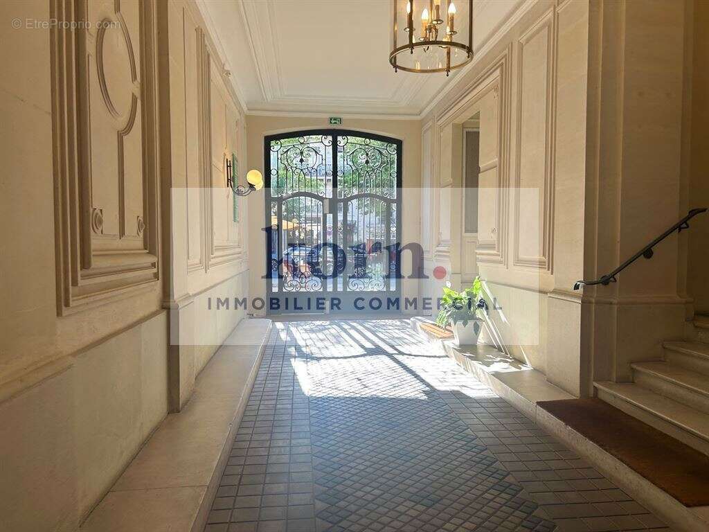 Commerce à PARIS-17E