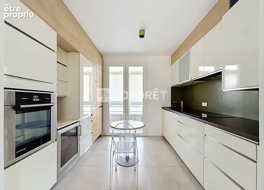 T3 de 75 m² - balcon - cave - box - sécurisé - Calme - Périer Marseille 8e - photo 7