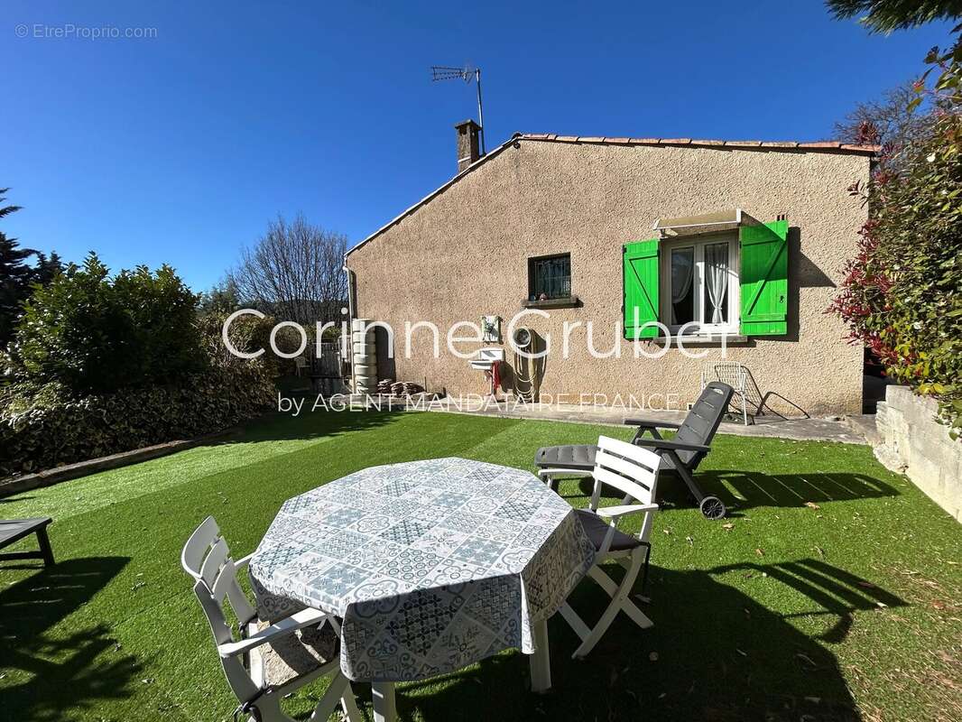 Appartement à MALLEMOISSON