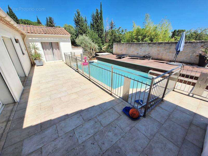 Maison 164 m² à Beaucaire  - photo 2