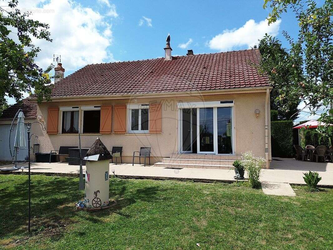 Maison à DONZY