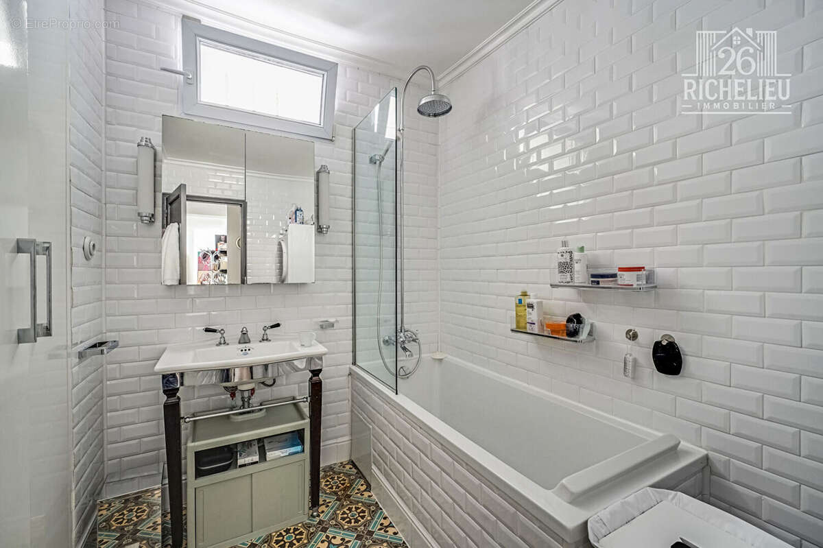 Appartement à PARIS-2E