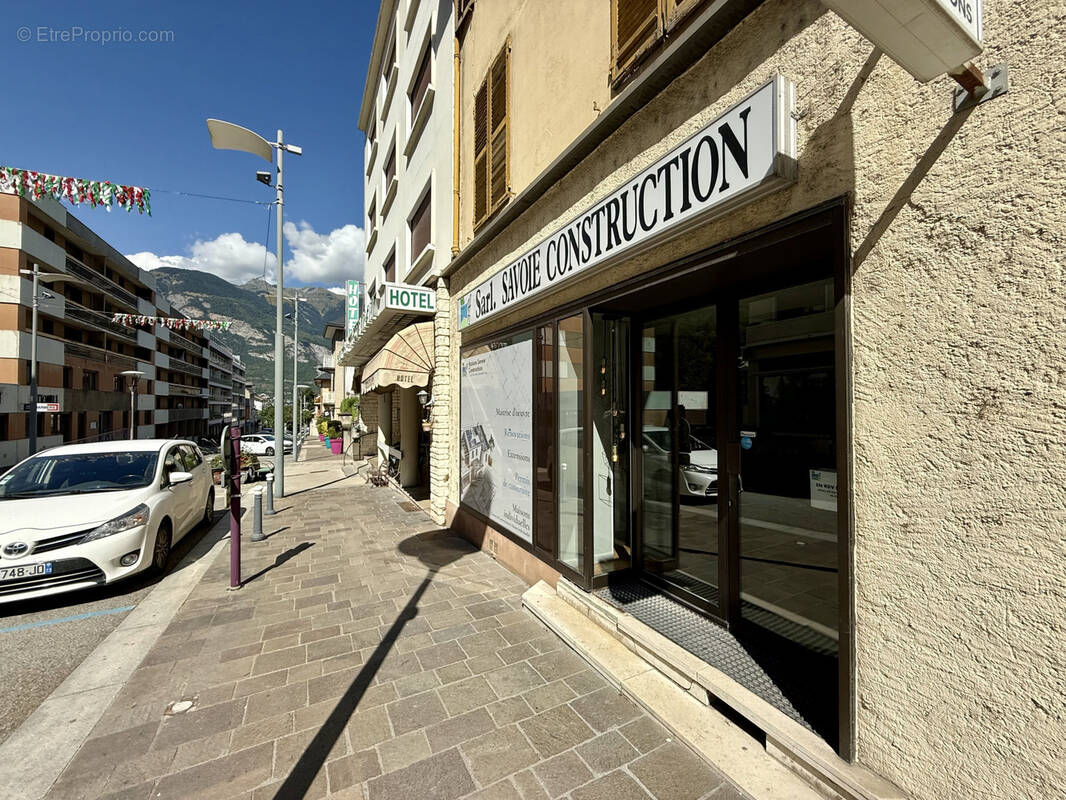 Saint-jean-de-maurienne (73)   centre-ville   local commercial 111 m2 + cave 40 m2   emplacement no1   visibil - photo 14