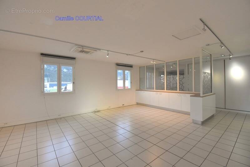 Commerce à GUILHERAND-GRANGES