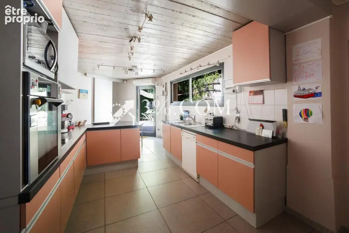 Maison de caractère au coeur de Châteauvert 340 m2 habitable - photo 9