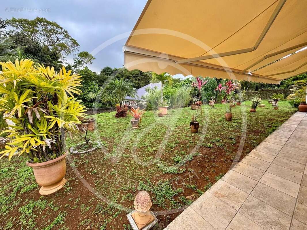 Maison à PETIT-BOURG