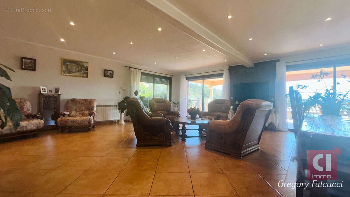 Maison à FLASSANS-SUR-ISSOLE