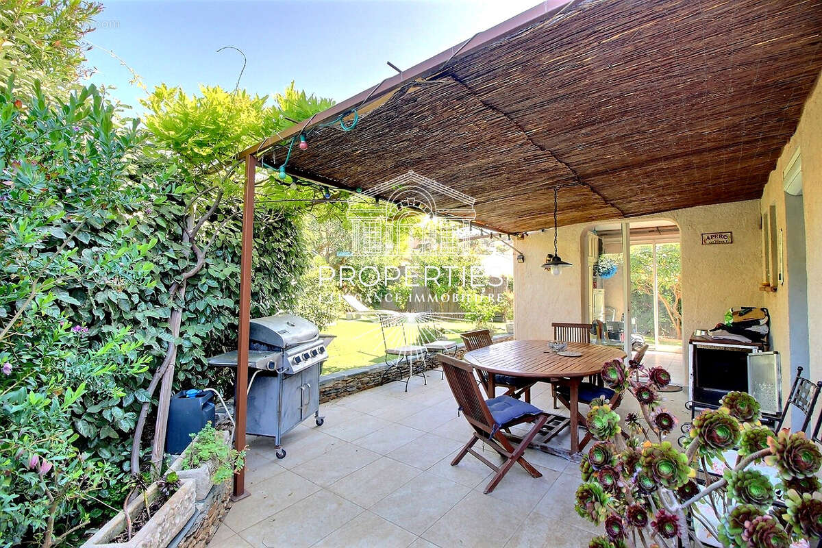 Maison à BORMES-LES-MIMOSAS