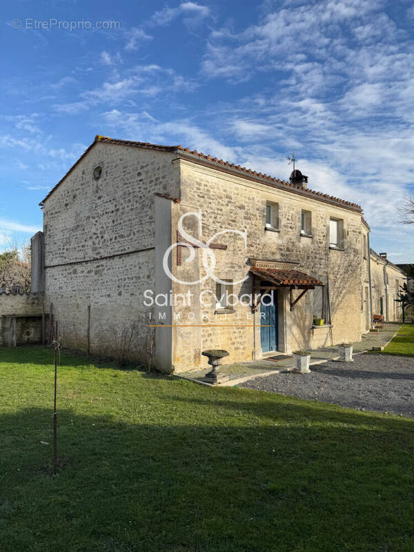 Maison à FLEAC