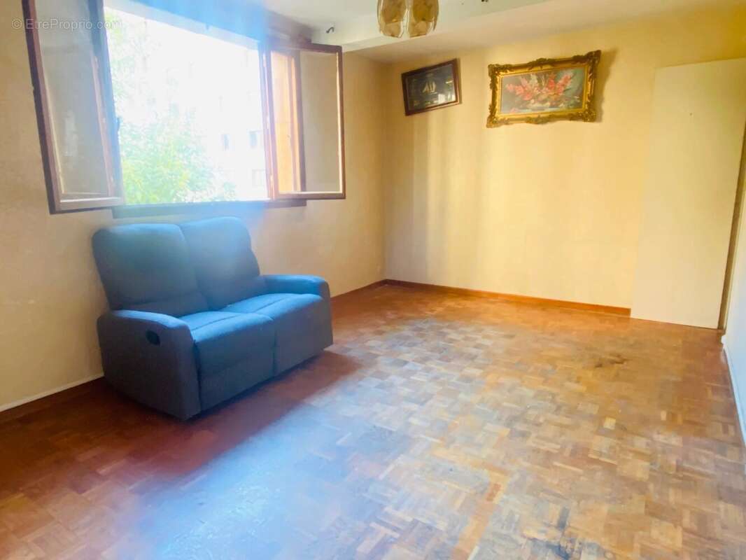 Appartement à MARSEILLE-4E