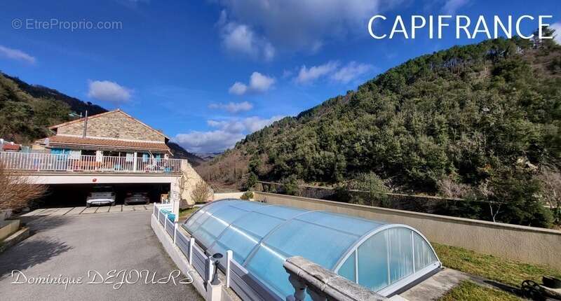 Maison à SAINT-SAUVEUR-DE-MONTAGUT