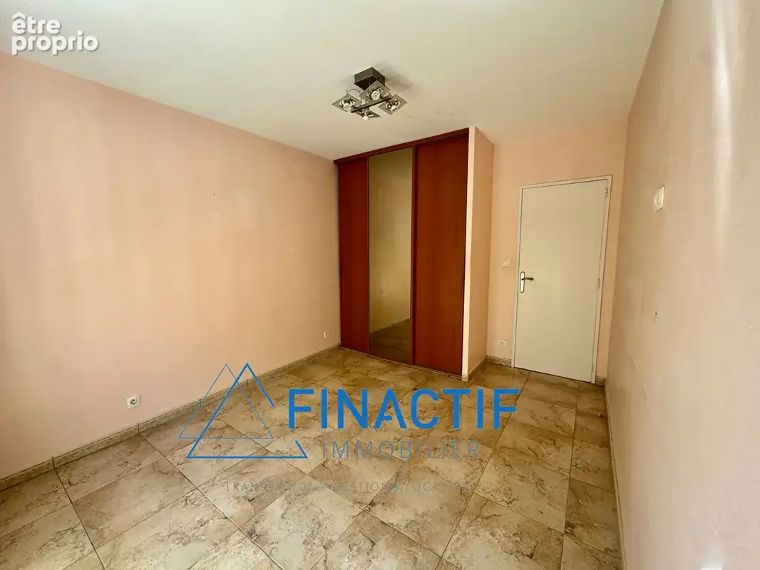 Appartement Type 3/4 - 73,41 m2 - Cave - Garage fermé - photo 7