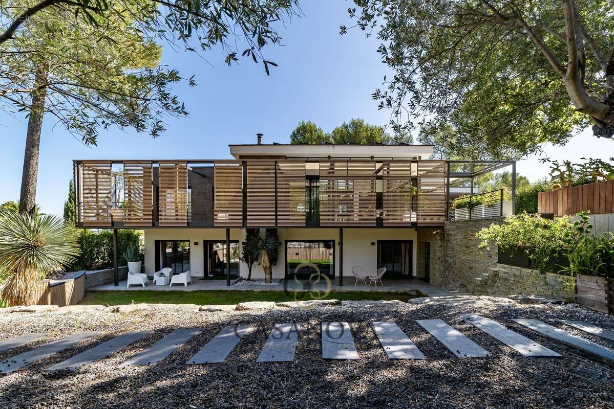 Maison à SAINT-CLEMENT-DE-RIVIERE