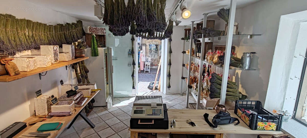 Commerce à LE CASTELLET