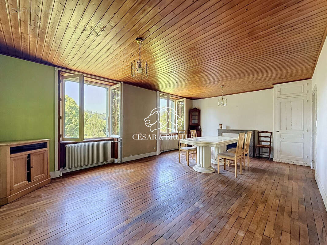 Maison 137 m² à Belmont-De-La-Loire  - photo 2
