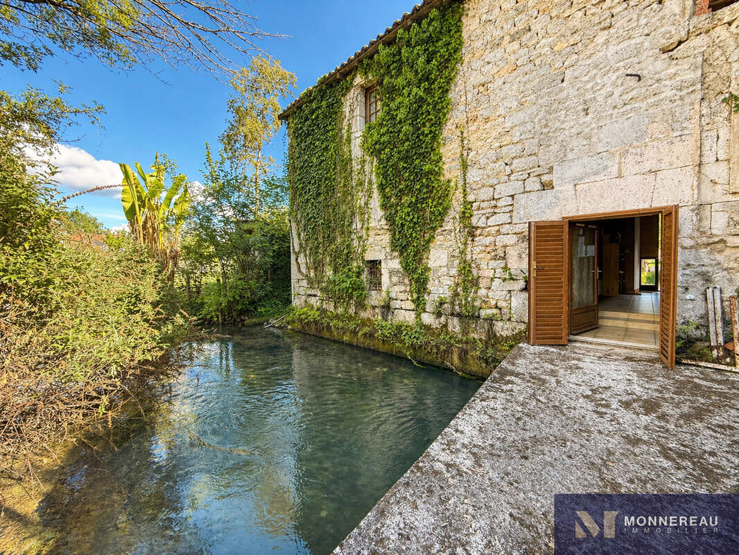Maison à RUELLE-SUR-TOUVRE