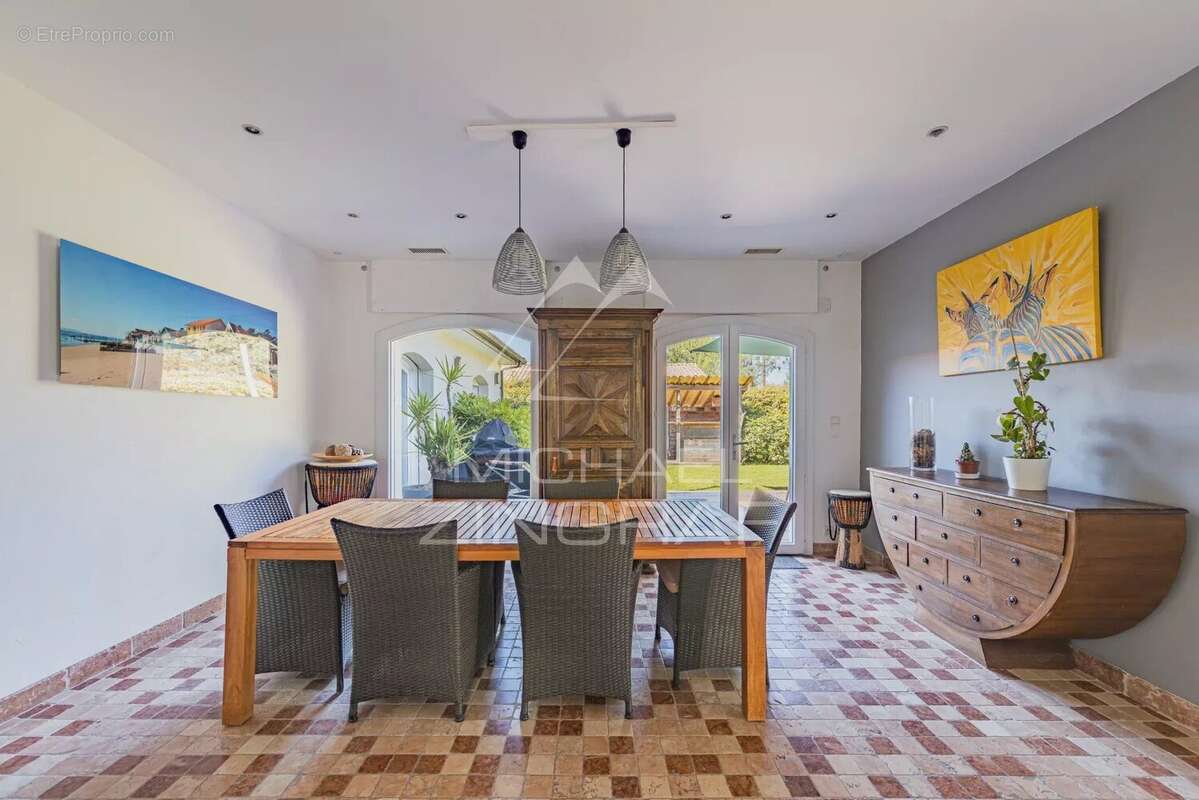 Villa contemporaine de 5 chambres - photo 17