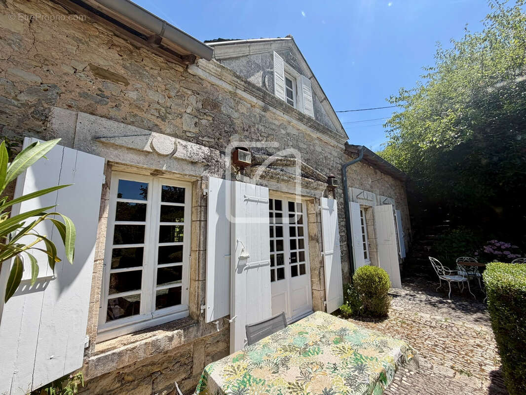 Maison à PAZAYAC