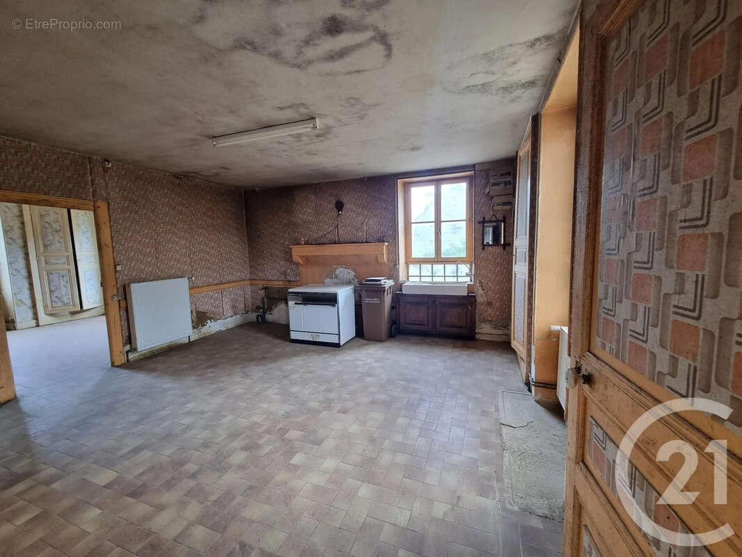 Maison à CORVOL-D'EMBERNARD