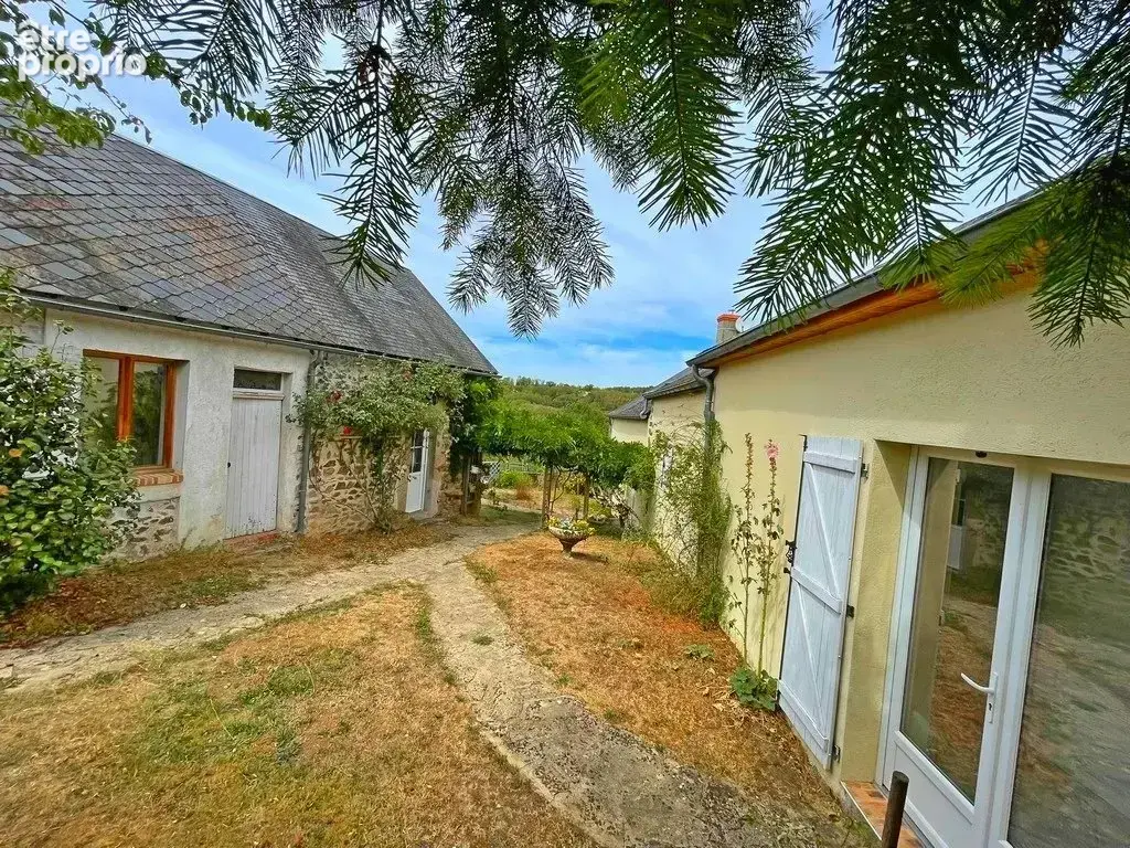 Maison à MENESSAIRE