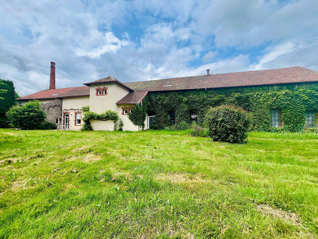 Appartement à GRANGES-SUR-VOLOGNE