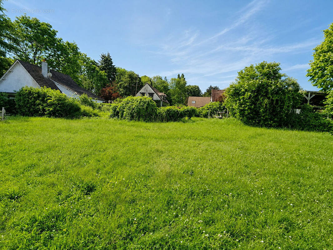 Terrain à SAINT-PIAT