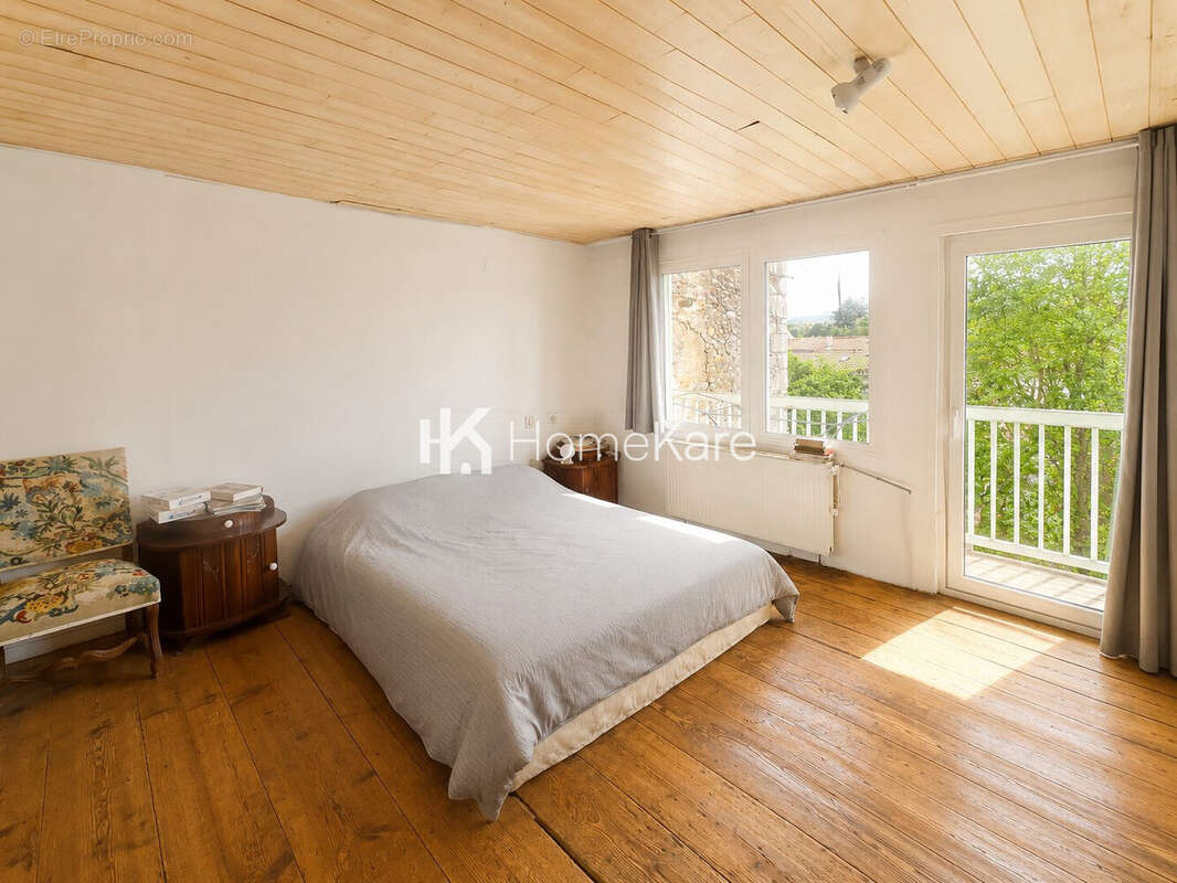Maison 210 m² à Saint-Laurent-De-Neste  - photo 9