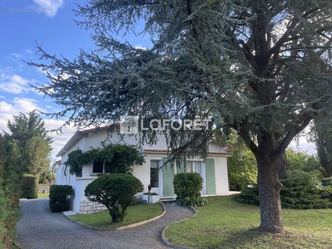 Maison à L&#039;EGUILLE