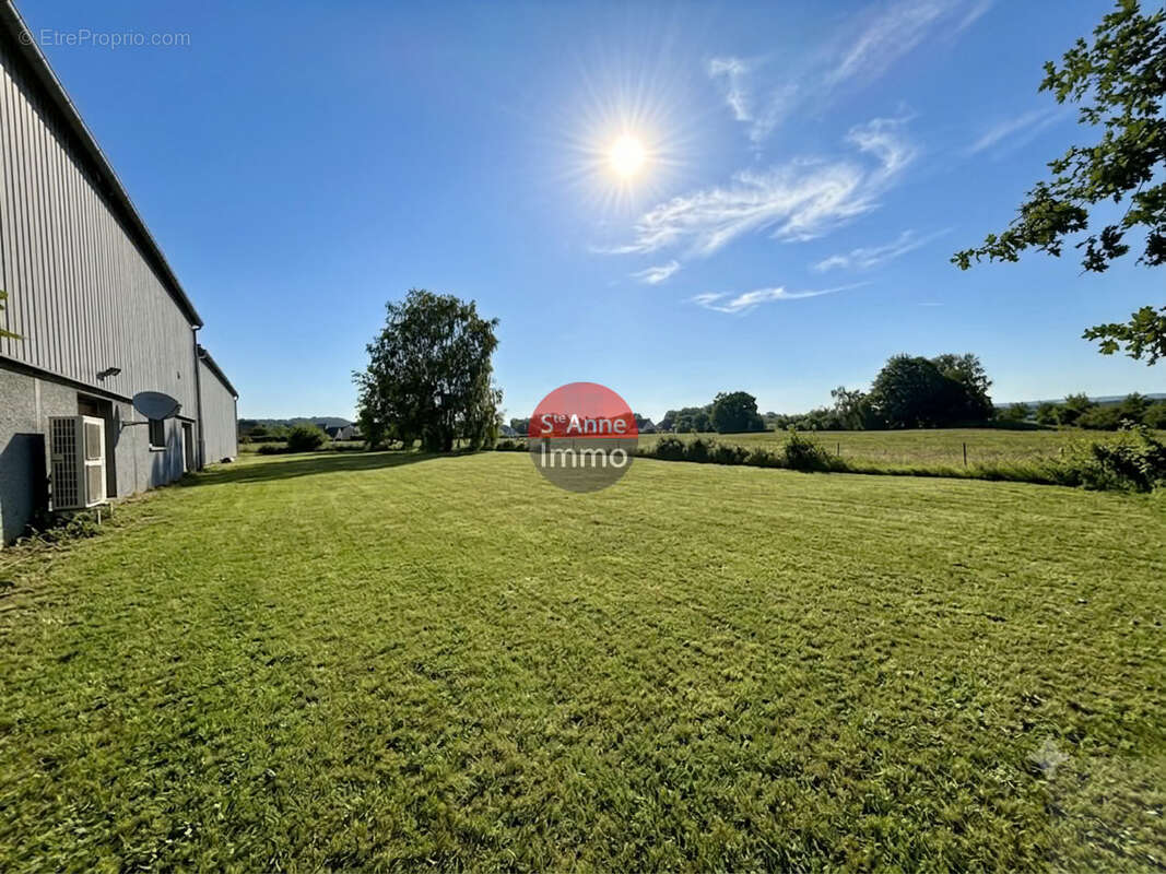 Cambronne-lès-ribecourt - 1 131m2 - entrepot - local professionnel - bureaux - photo 4